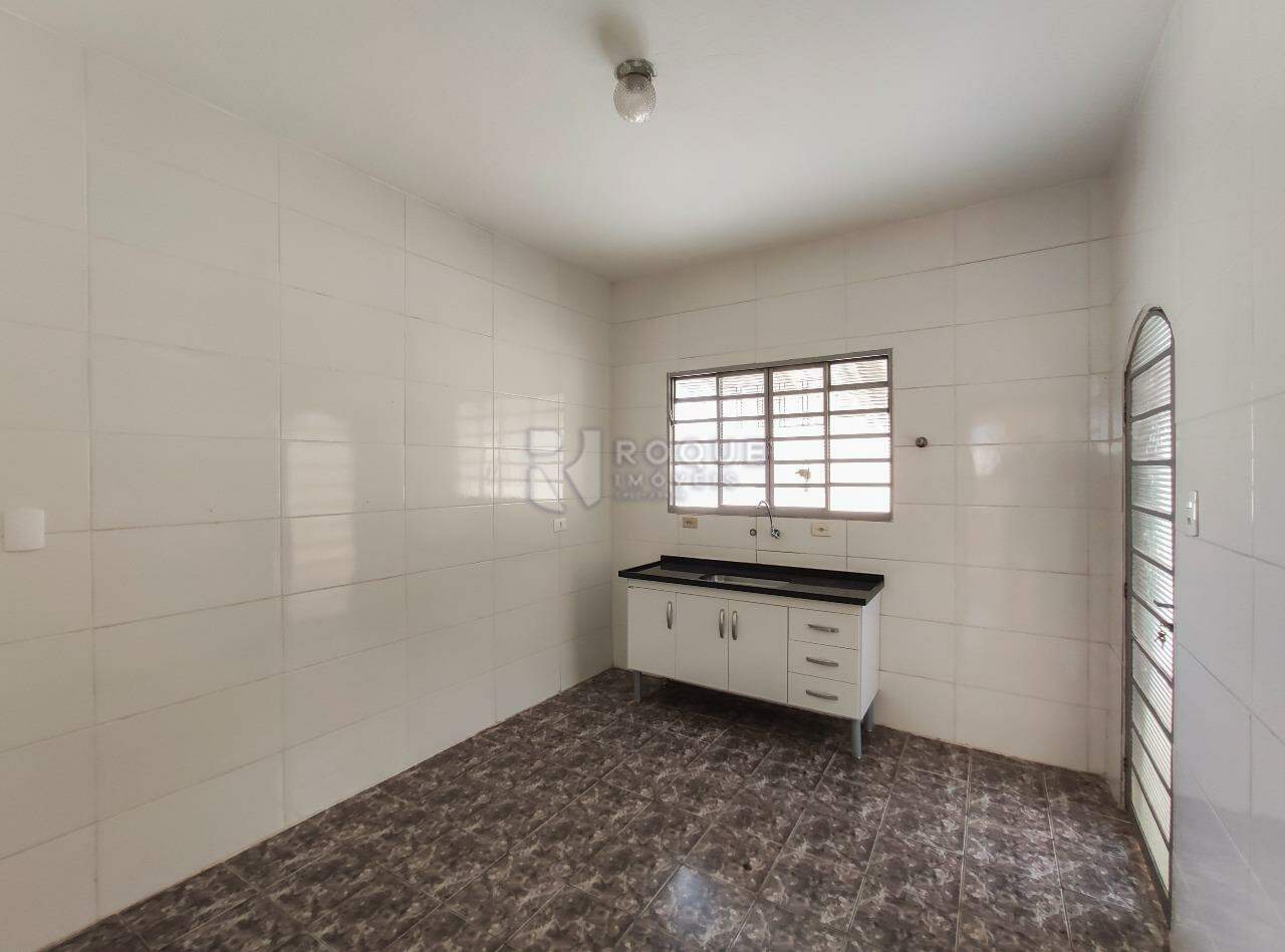 Casa Residencial para aluguel no bairro Parque Hippolyto: Cozinha 