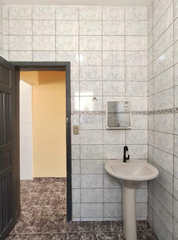 Casa Residencial para aluguel no bairro Parque Hippolyto: WC social