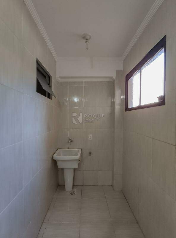 Apartamento para aluguel no bairro Jardim Cidade Universitária I: Área de Serviço