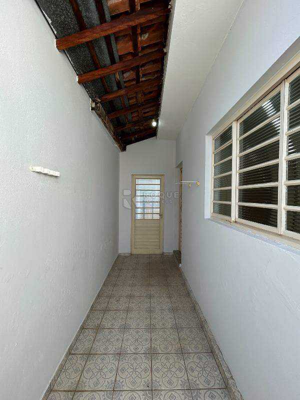 Casa Residencial para aluguel no bairro Vila Santa Lina: Corredor 