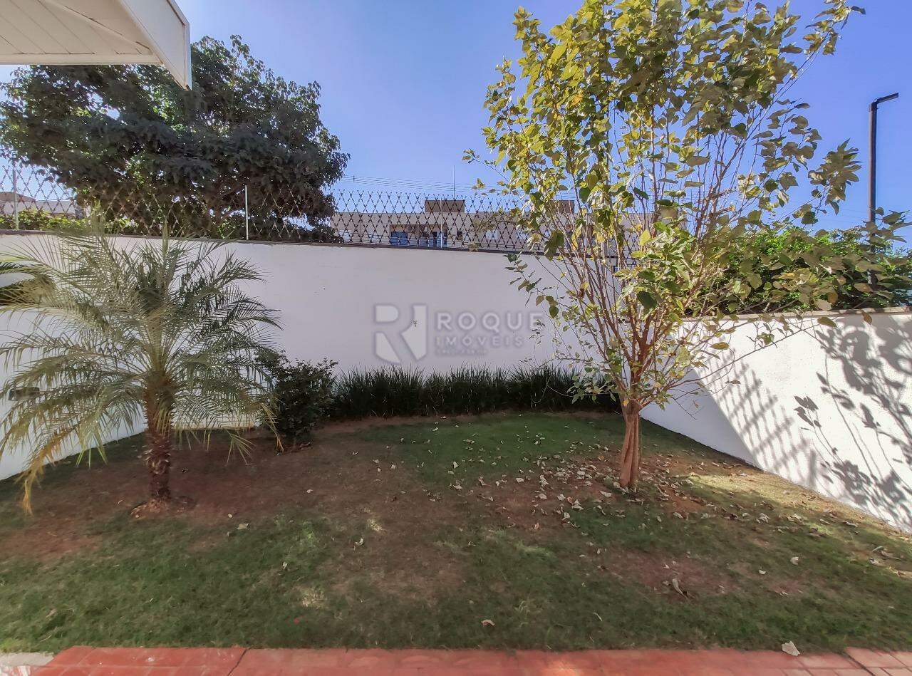 Casa em condomínio para aluguel no bairro Jardim Montezuma: Fundo 