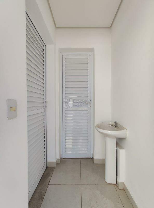 Casa em condomínio para aluguel no bairro Jardim Montezuma: Lavabo fundo
