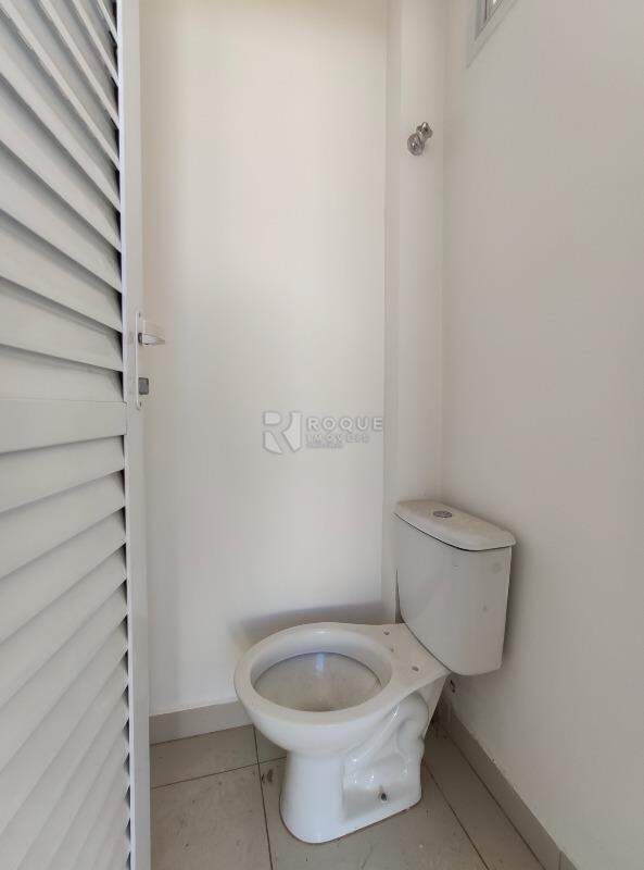 Casa em condomínio para aluguel no bairro Jardim Montezuma: WC fundo 