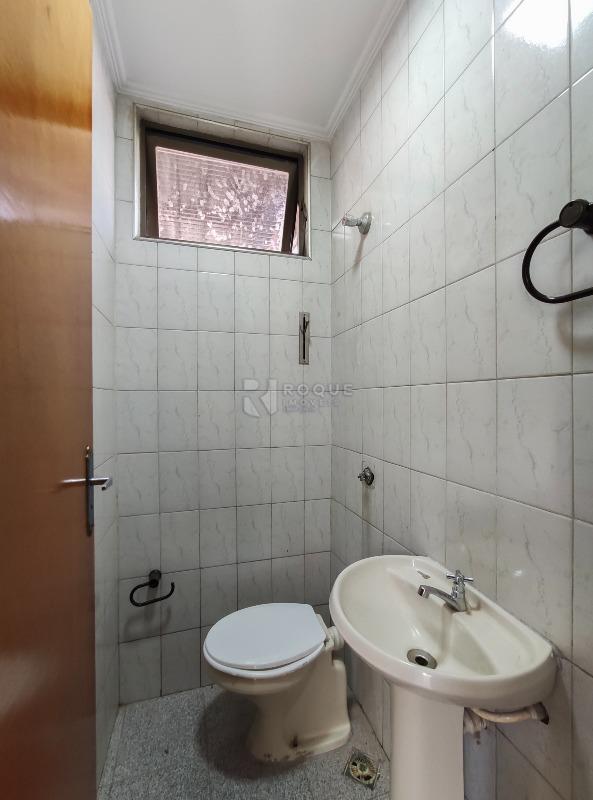 Salão para aluguel no bairro Vila São João: WC 