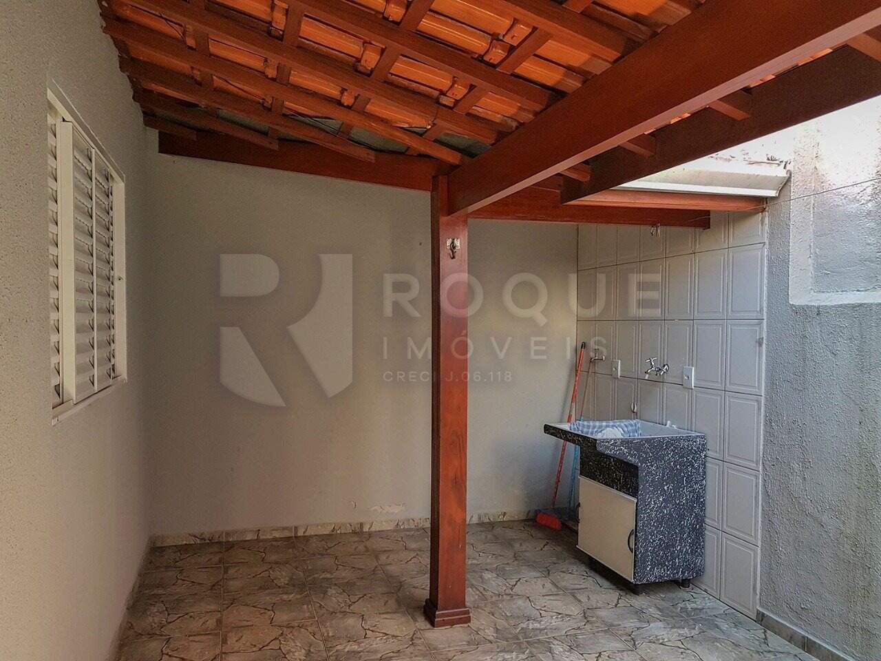 Casa Residencial para aluguel no bairro Jardim Residencial Dona Santina Paroli Peccinini: Área de serviço
