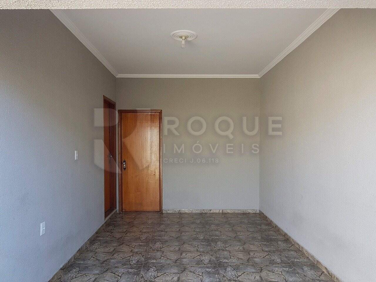 Casa Residencial para aluguel no bairro Jardim Residencial Dona Santina Paroli Peccinini: Garagem