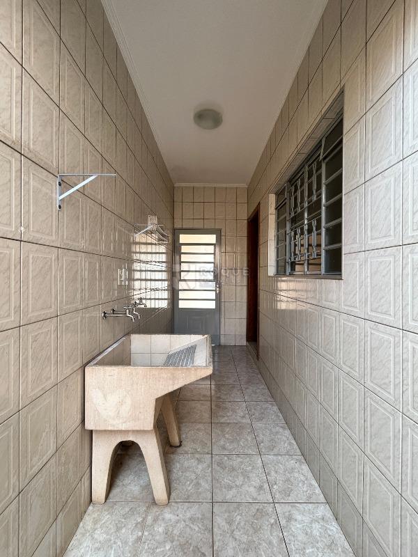 Casa Residencial para aluguel no bairro Jardim Caieira: Área de serviço 