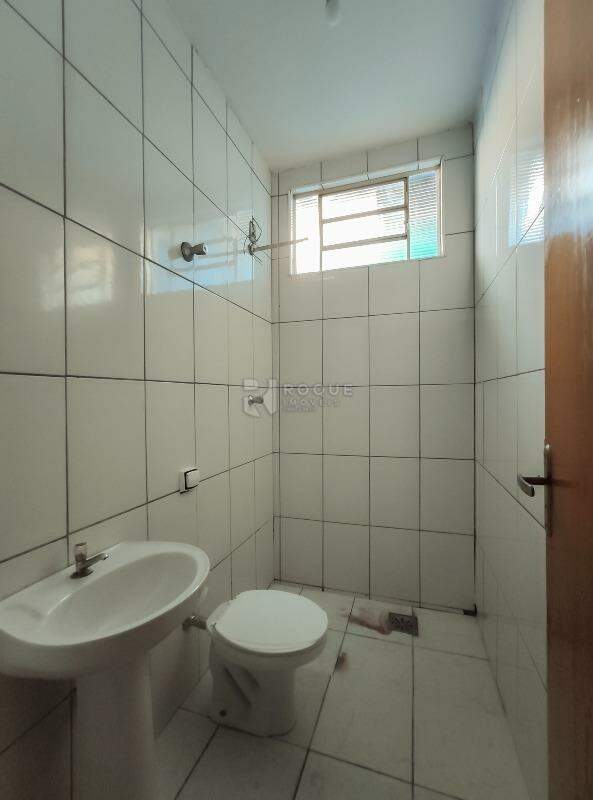 Casa Residencial para aluguel no bairro Jardim Esmeralda: WC social 
