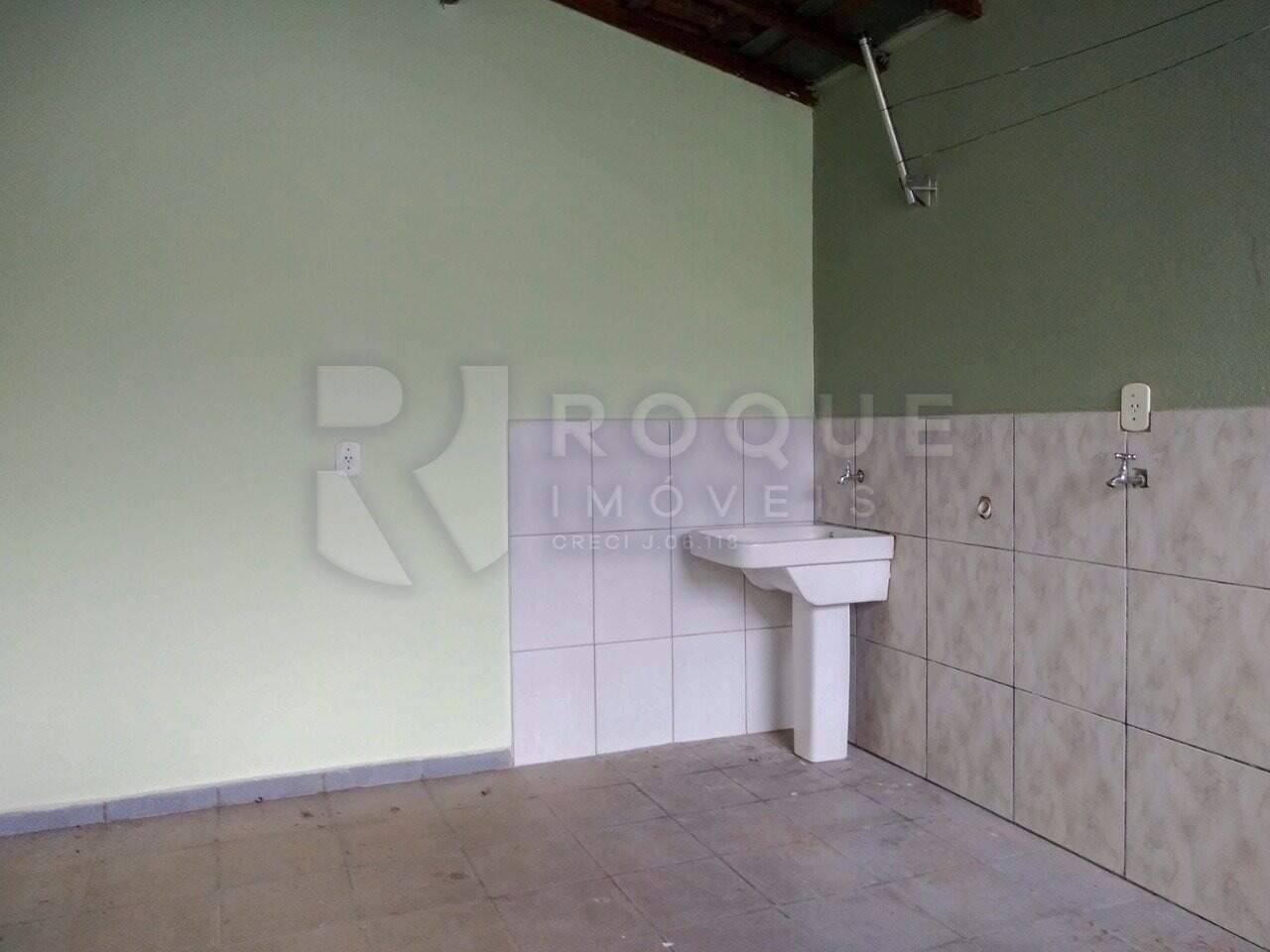 Casa Residencial para aluguel no bairro Jardim Residencial Victório Lucato: Área de serviço 