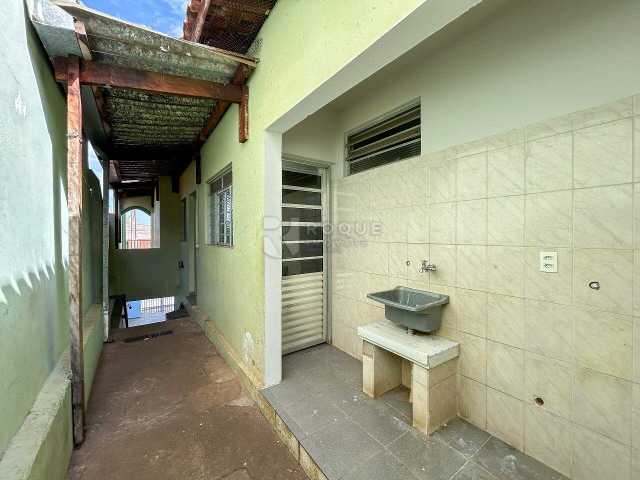Casa Residencial para aluguel no bairro Jardim Planalto: Área de serviço 