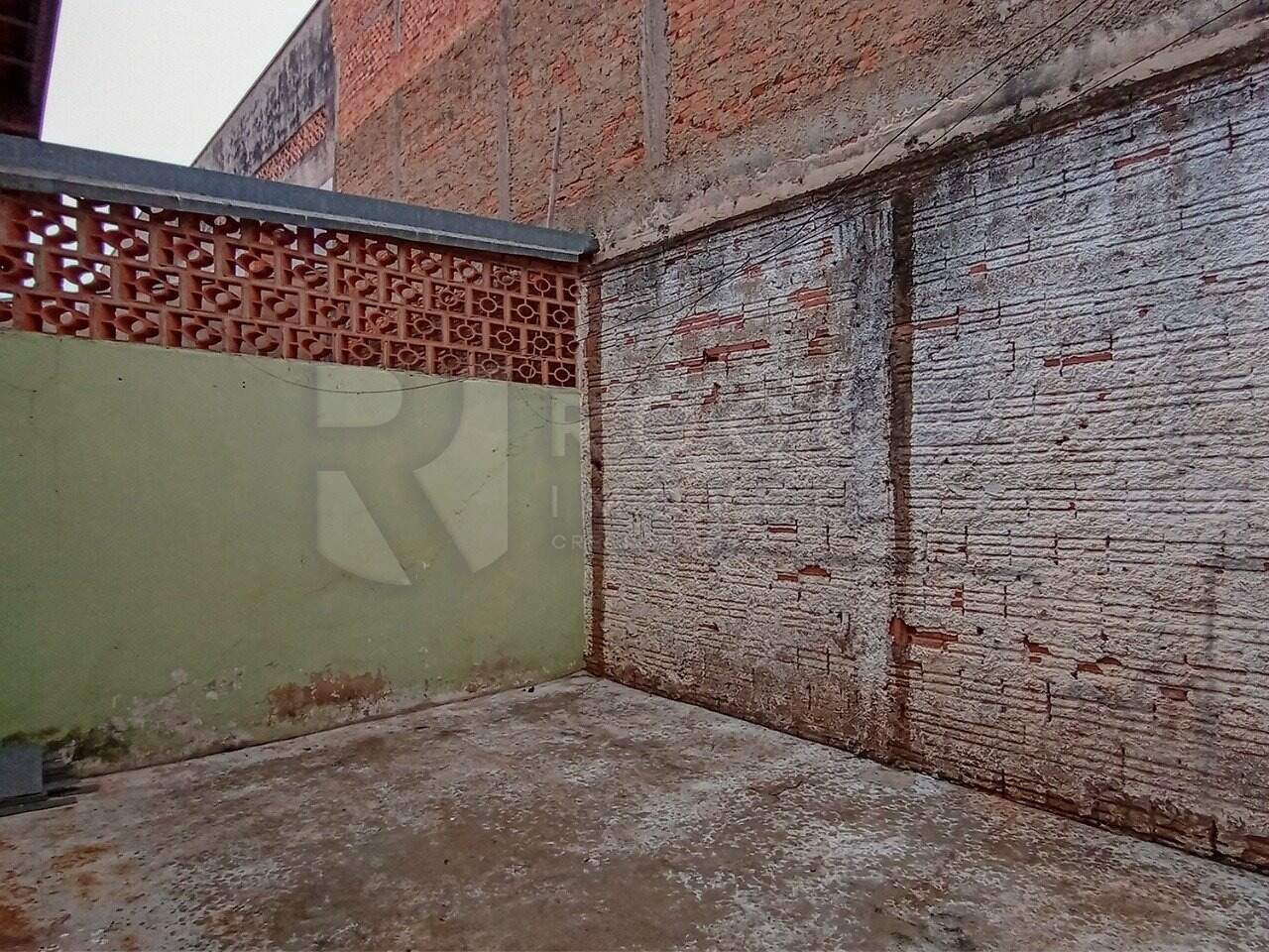 Casa Residencial para aluguel no bairro Jardim Planalto: Fundo 