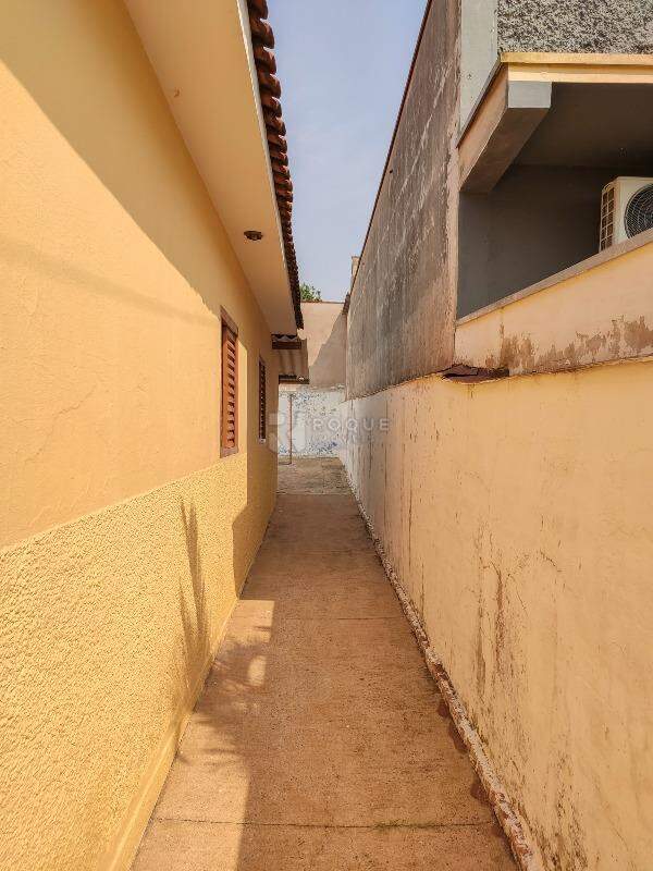 Casa Residencial para aluguel no bairro Jardim Ouro Verde: Corredor 