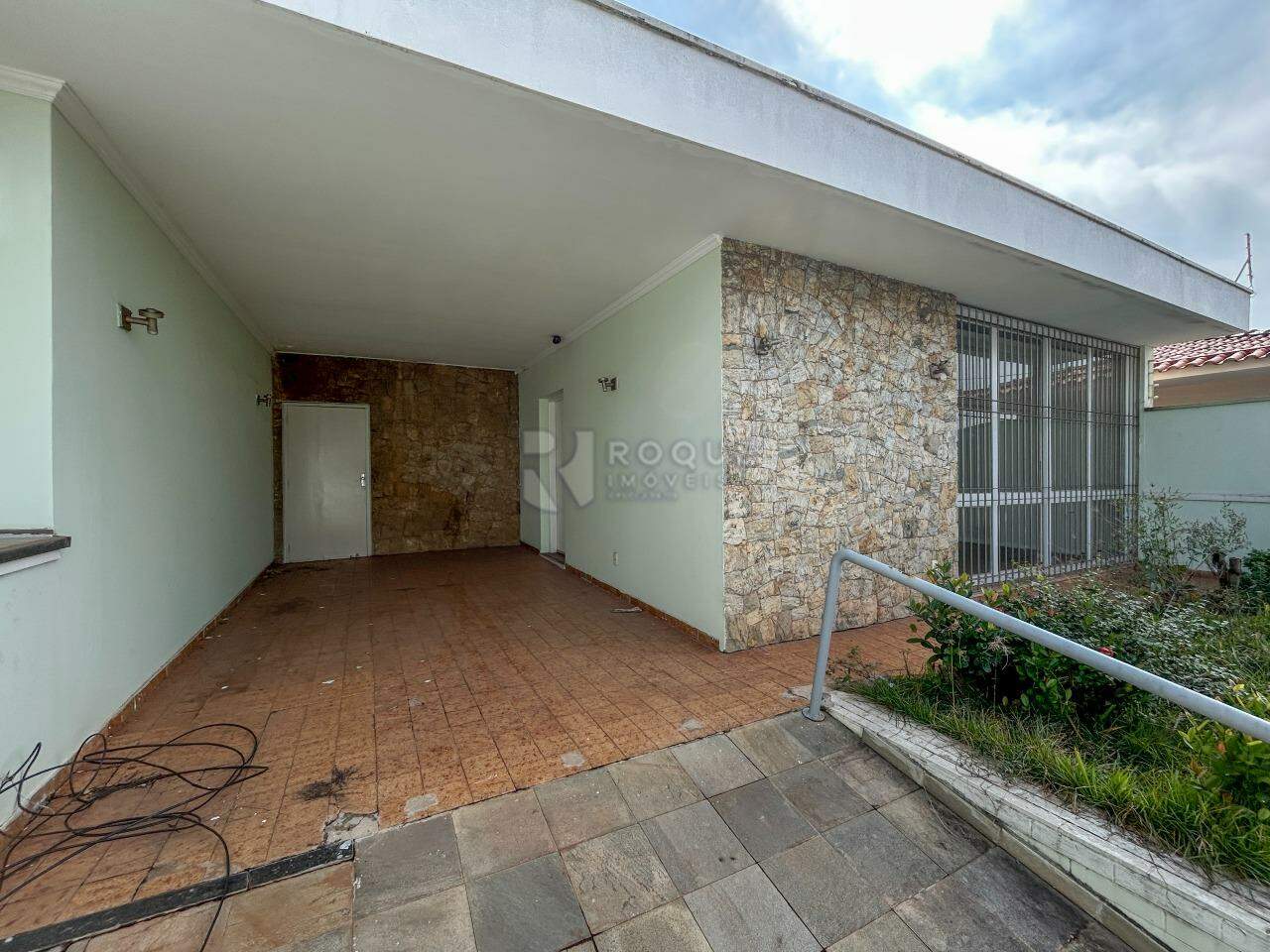 Casa Residencial para aluguel no bairro Vila Claudia: Frente 