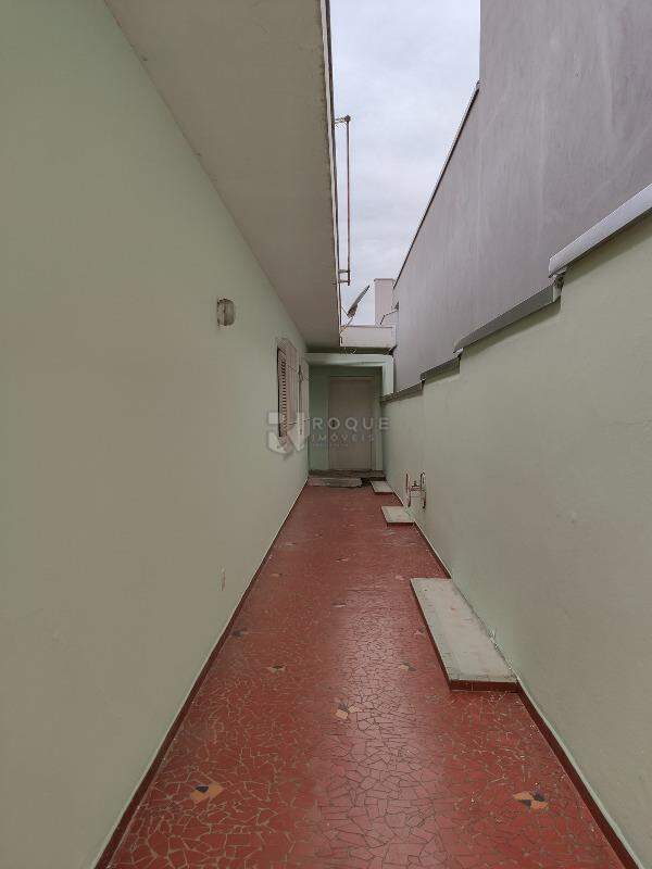 Casa Residencial para aluguel no bairro Vila Claudia: Corredor