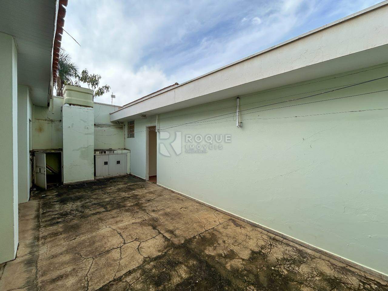 Casa Residencial para aluguel no bairro Vila Claudia: Fundo 