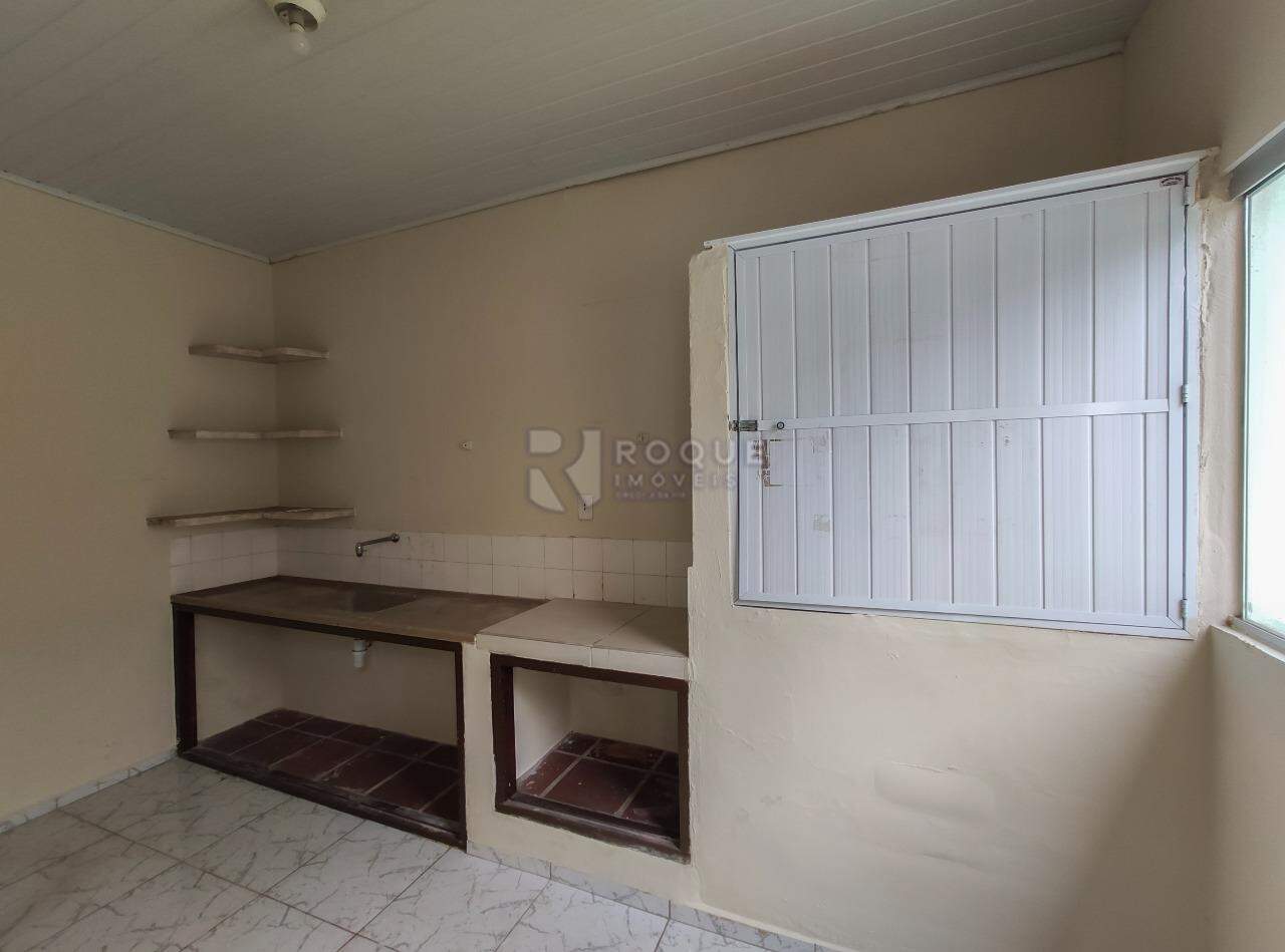 Casa Residencial para aluguel no bairro Vila Claudia: Despensa fundo