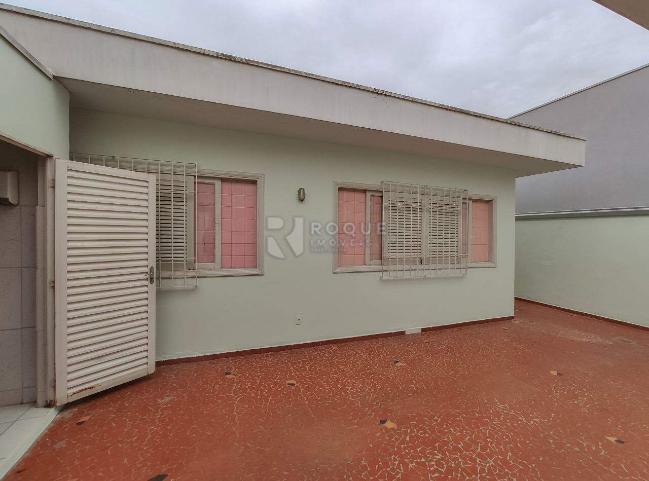 Casa Residencial para aluguel no bairro Vila Claudia: Fundo