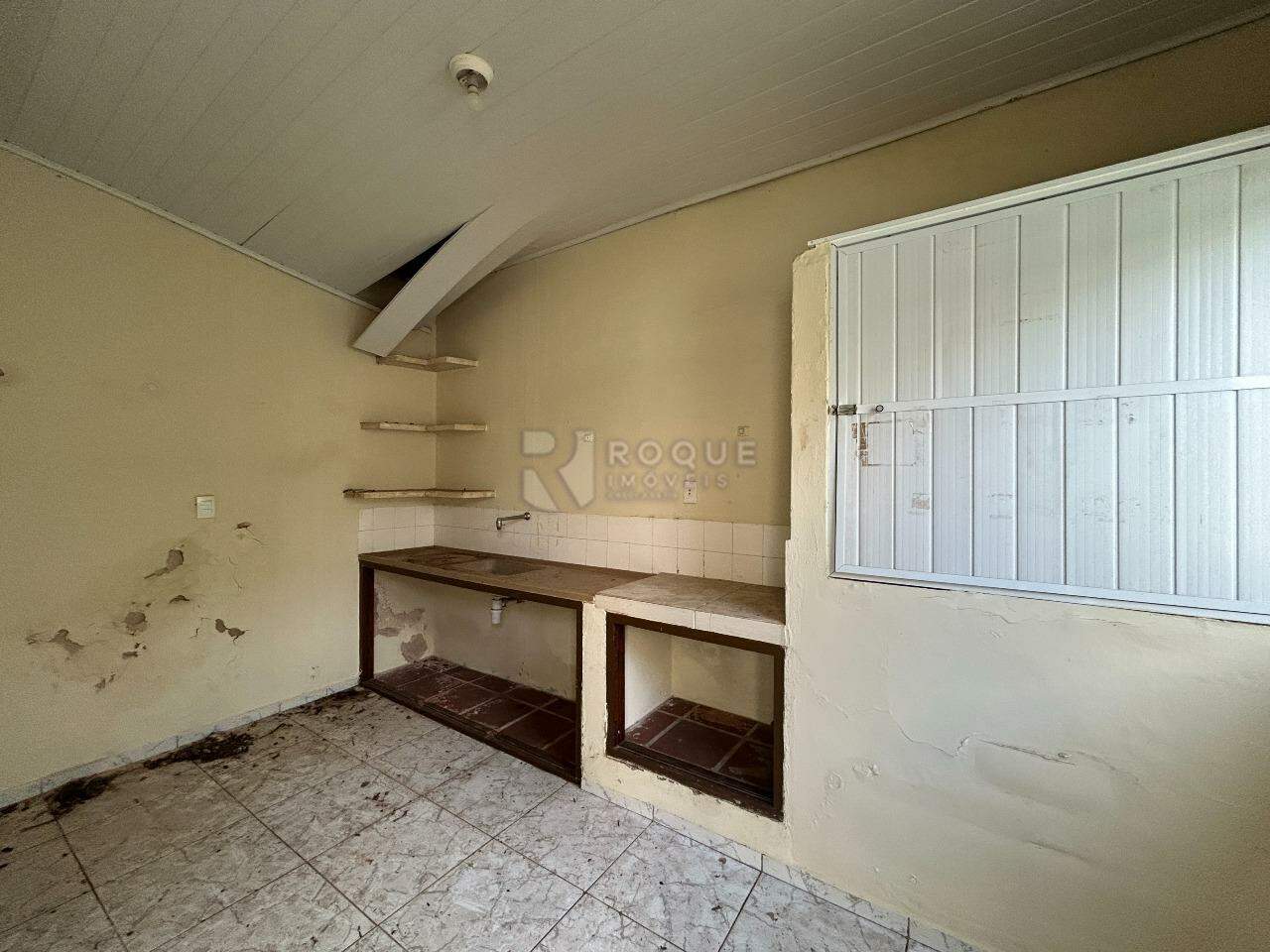 Casa Residencial para aluguel no bairro Vila Claudia: Despensa fundo 