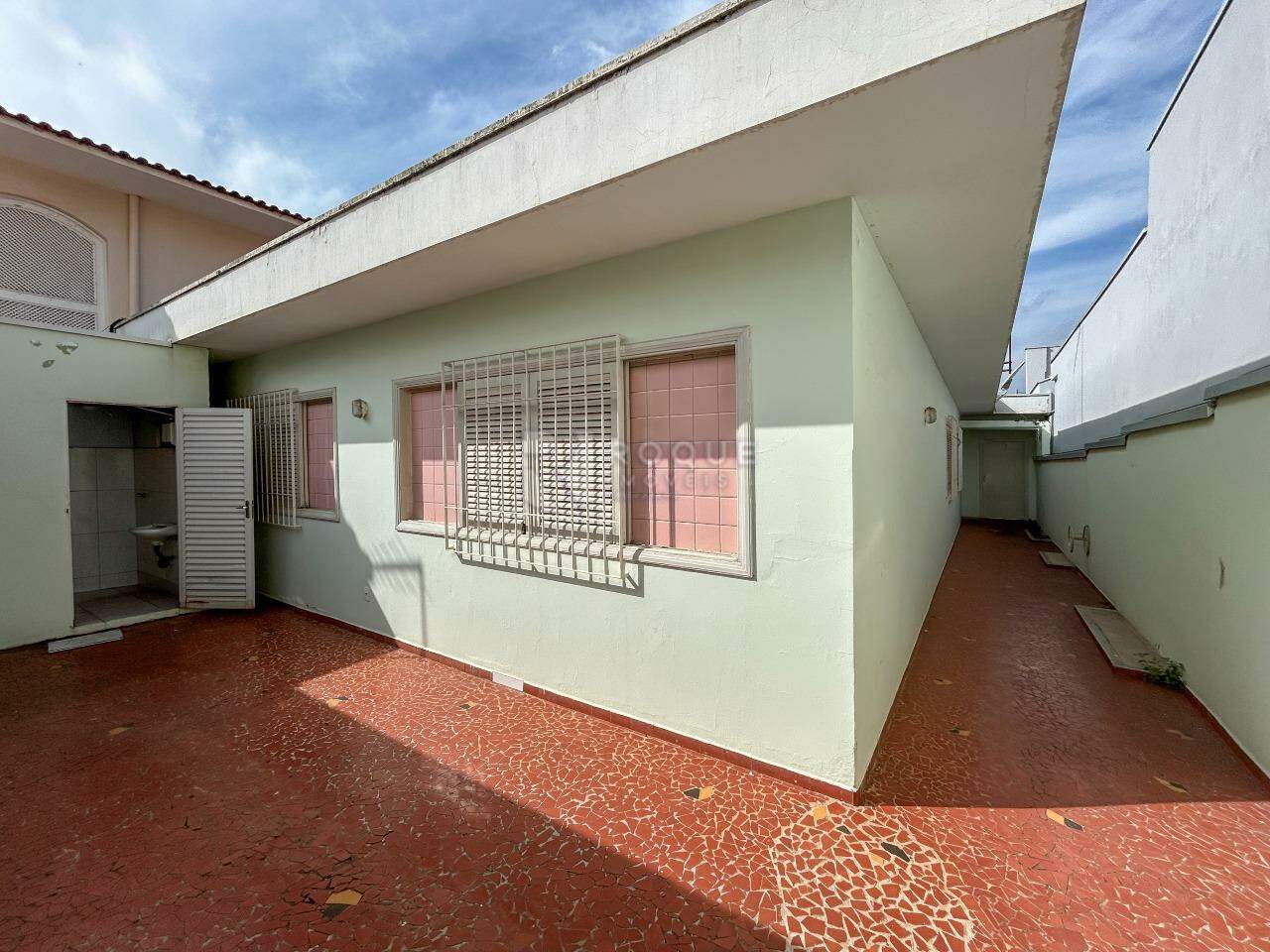 Casa Residencial para aluguel no bairro Vila Claudia: Fundo 