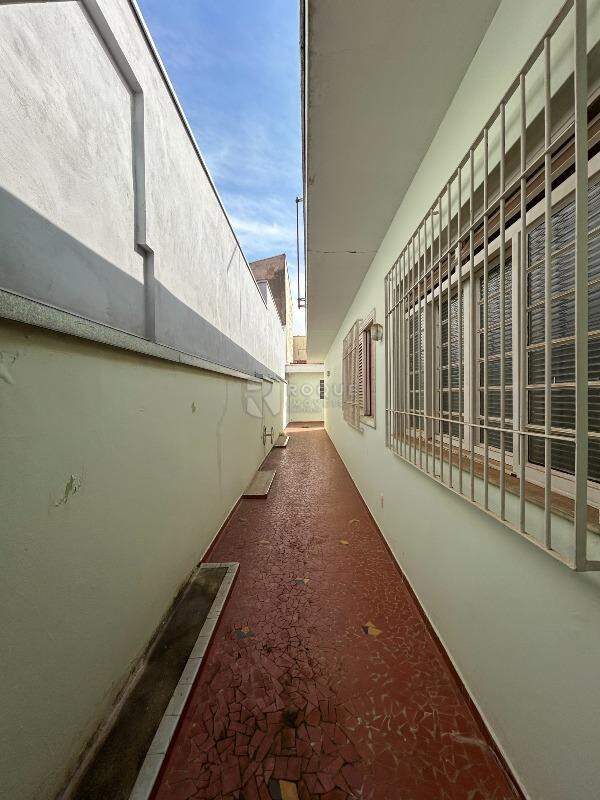Casa Residencial para aluguel no bairro Vila Claudia: Corredor 