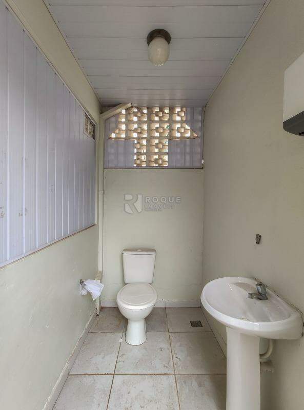 Casa Residencial para aluguel no bairro Vila Claudia: WC 2 fundo