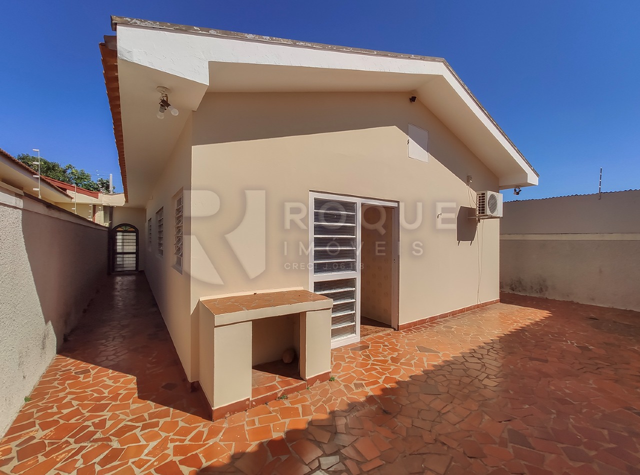 Casa Residencial para aluguel no bairro Vila Cristovam: Fundo 