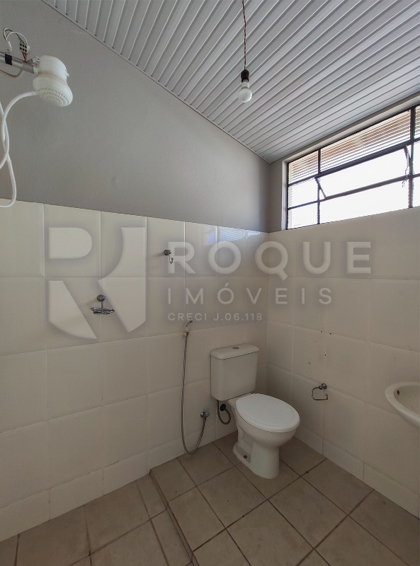 Casa Residencial para aluguel no bairro Vila Cristovam: WC fundo 