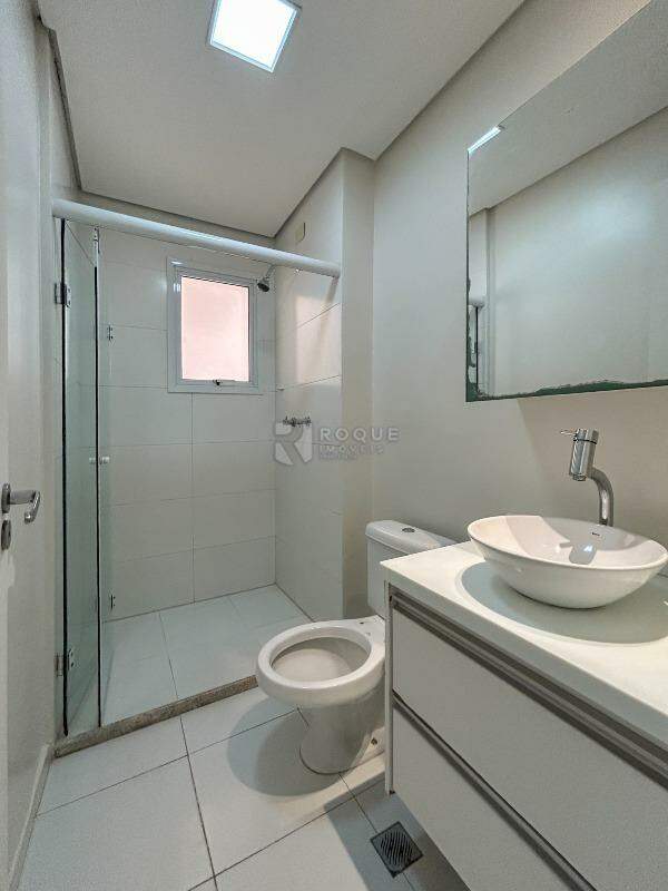 Apartamento para aluguel no bairro Desmembramento Oscar Antonio Breda: WC social