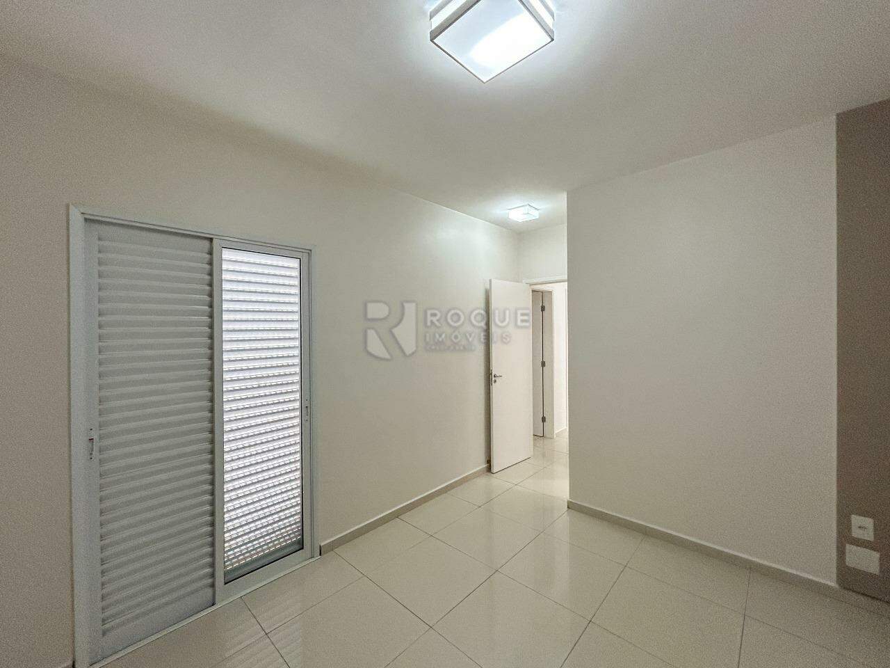 Apartamento para aluguel no bairro Desmembramento Oscar Antonio Breda: Dormitório 3 suíte