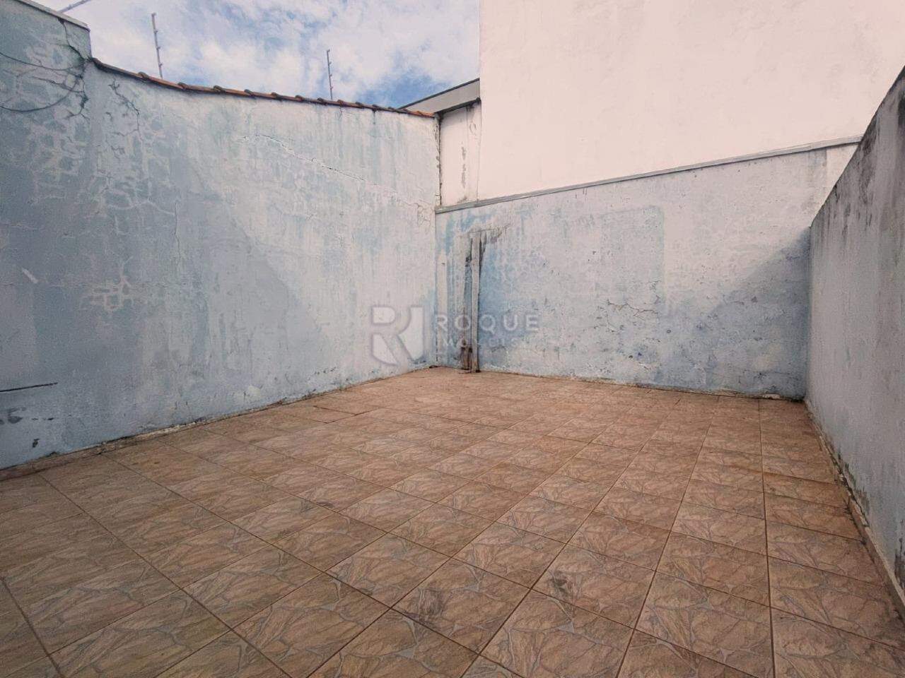 Casa Residencial para aluguel no bairro Jardim Ouro Verde: Quintal