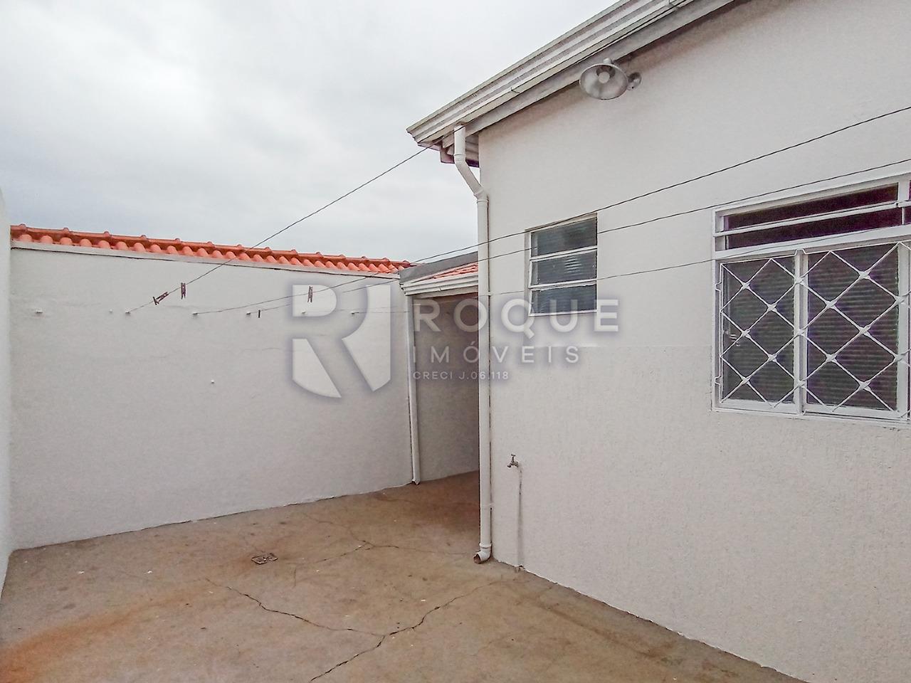 Casa Residencial para aluguel no bairro Vila Camargo: Fundo