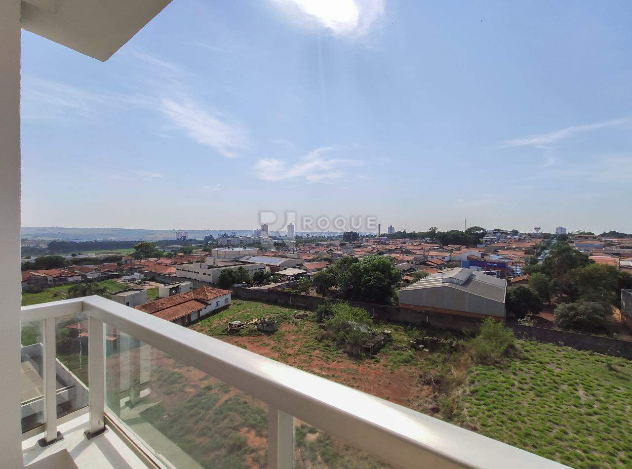 Apartamento para aluguel no bairro Chácaras Antonieta: Sacada