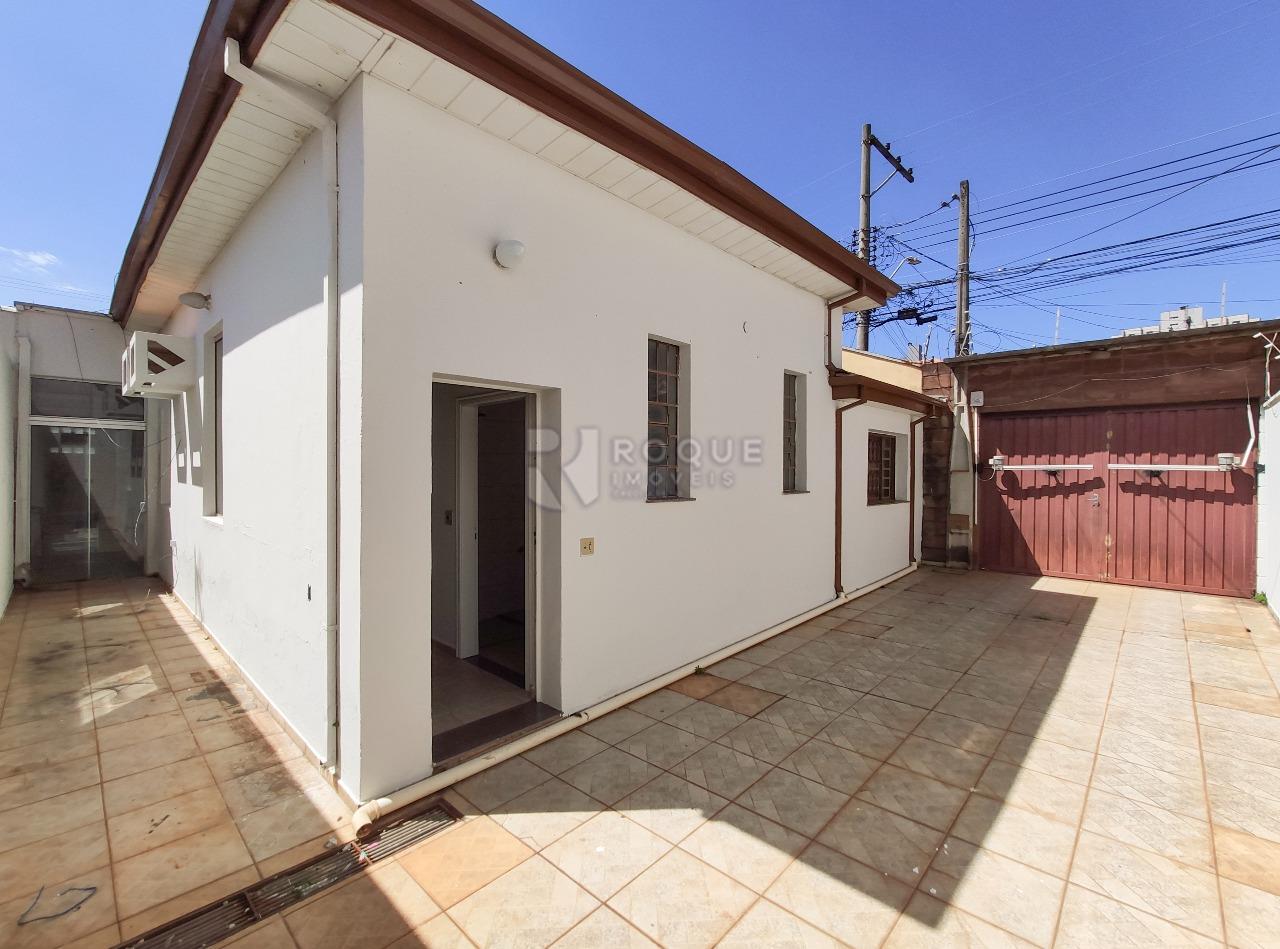 Casa Comercial para aluguel no bairro Centro: Fundo / Garagem