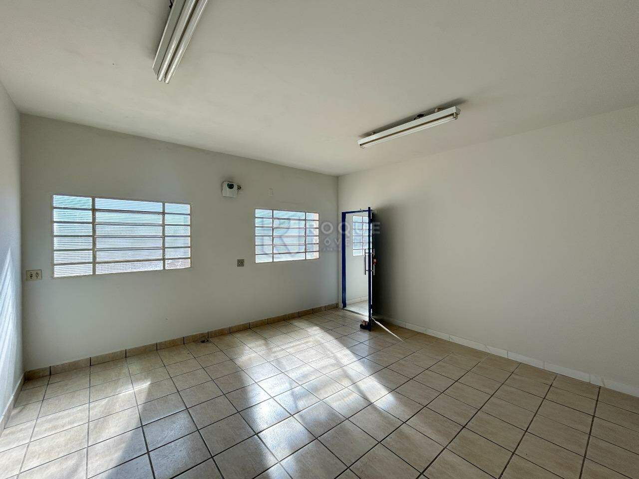 Barracão/Galpão para aluguel no bairro Jardim Adélia Cavicchia Grotta: Sala 4 segundo andar