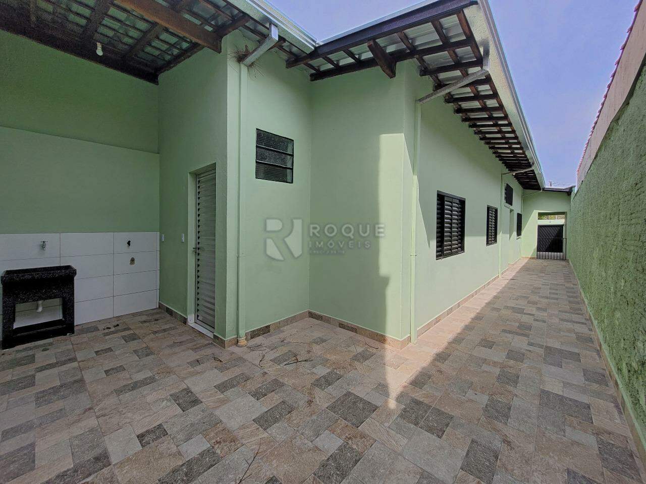 Casa Residencial para aluguel no bairro Jardim Caieira: Fundos
