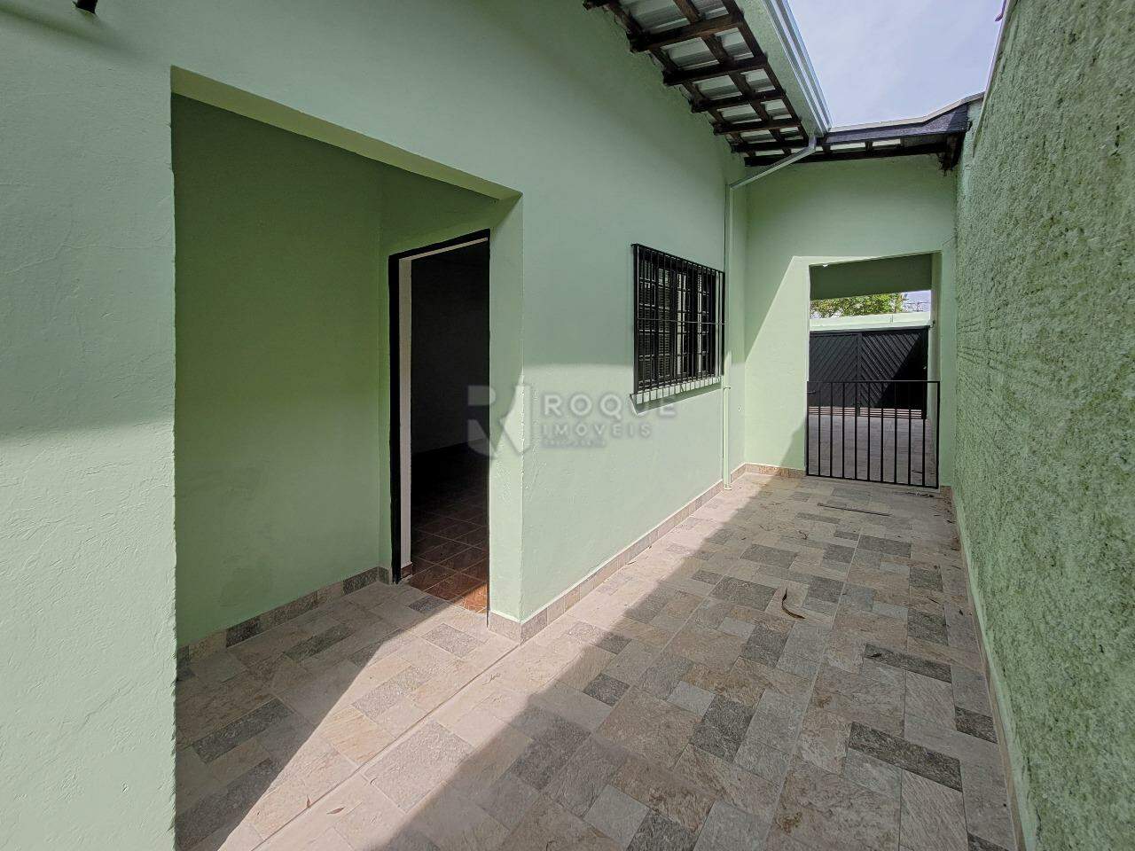 Casa Residencial para aluguel no bairro Jardim Caieira: Fundos