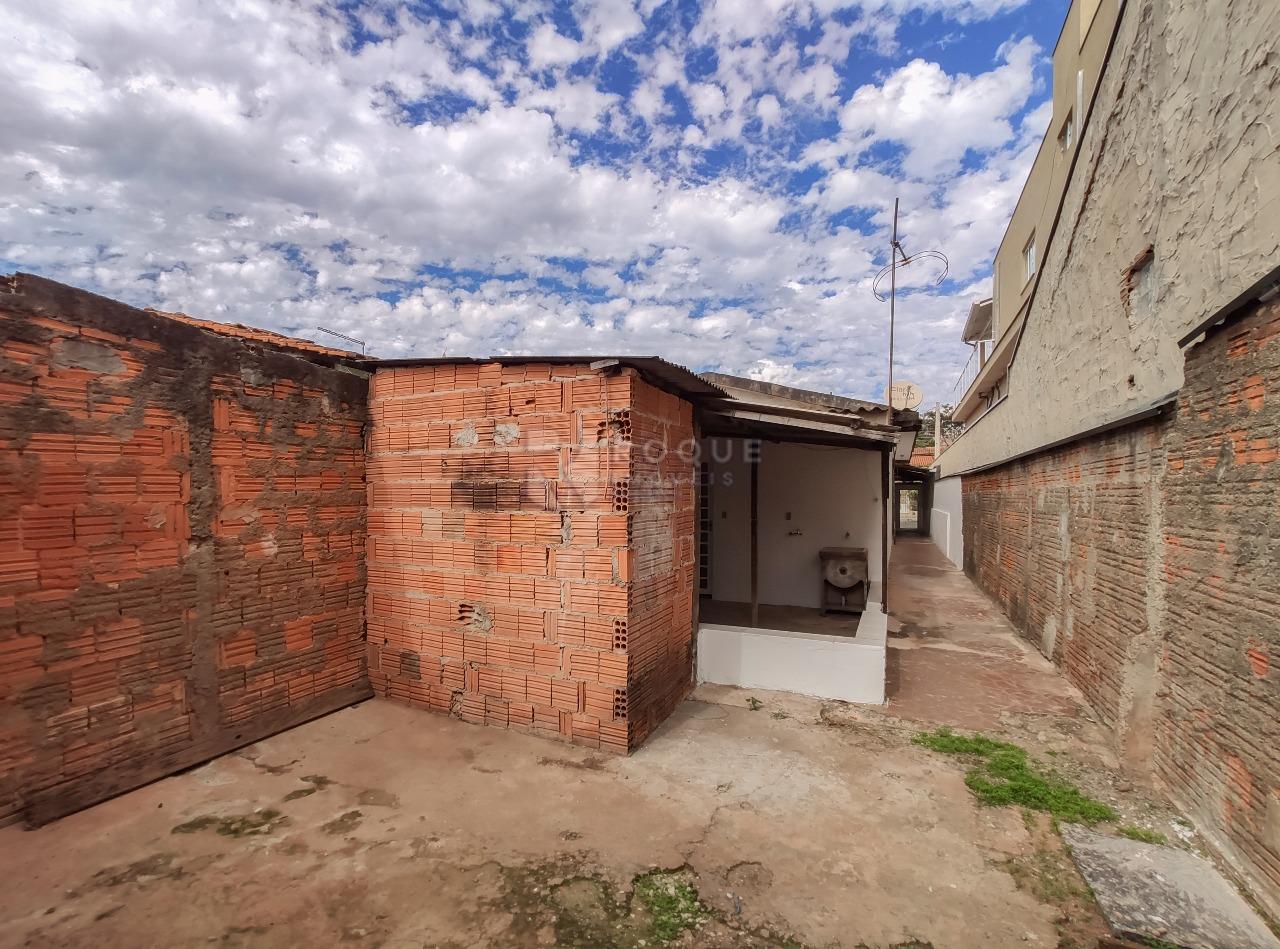 Casa Residencial para aluguel no bairro Parque Hippolyto: Fundo 