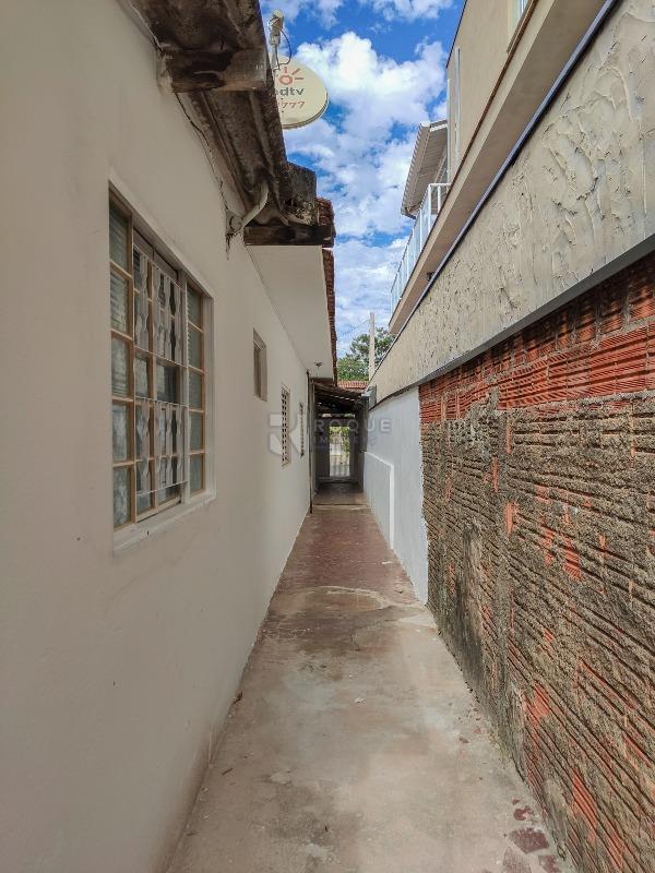 Casa Residencial para aluguel no bairro Parque Hippolyto: Corredor 
