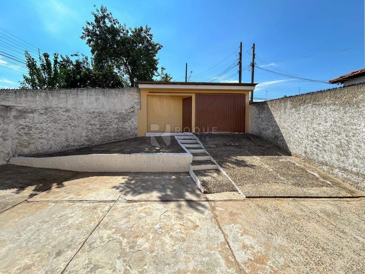 Casa Residencial para aluguel no bairro Jardim São Manoel: Frente 