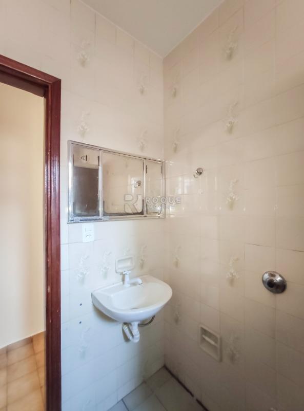 Casa Residencial para aluguel no bairro Jardim Maria Buchi Modeneis: WC social 