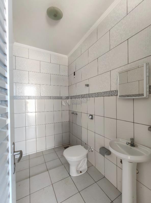 Casa em condomínio para aluguel no bairro Jardim Terras de Santa Elisa: WC fundo 