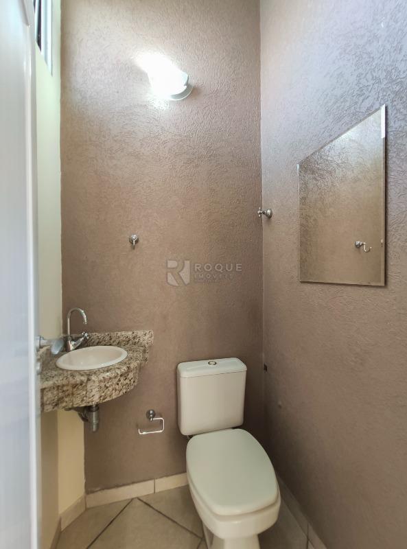 Casa em condomínio para aluguel no bairro Jardim Terras de Santa Elisa: Lavabo 
