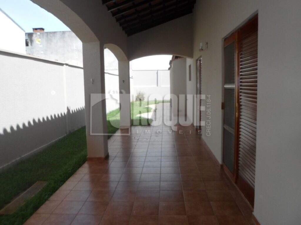 Casa em condomínio para aluguel no bairro Jardim Residencial Monsenhor Rossi: Quintal