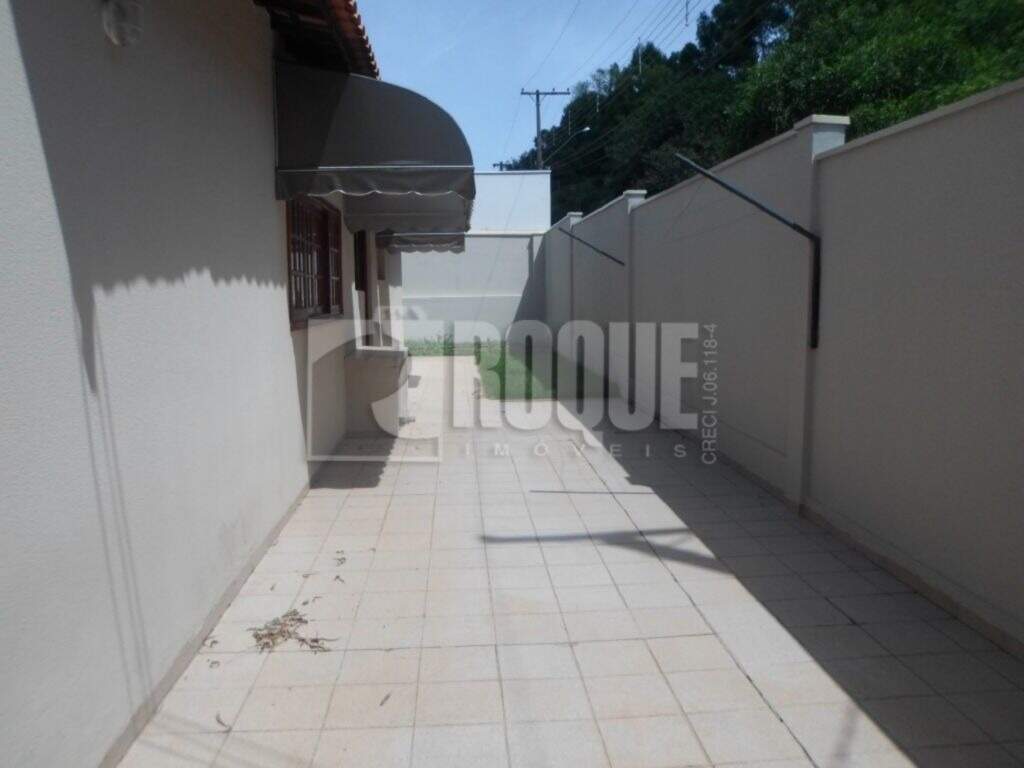 Casa em condomínio para aluguel no bairro Jardim Residencial Monsenhor Rossi: Quintal