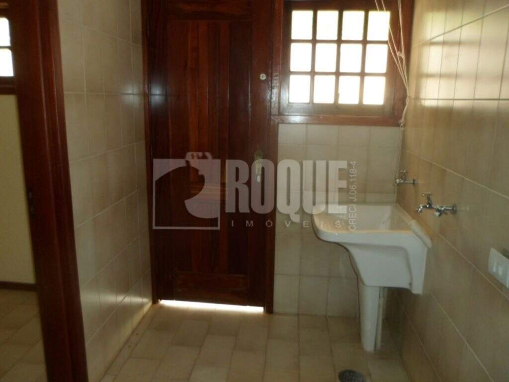 Casa em condomínio para aluguel no bairro Jardim Residencial Monsenhor Rossi: Área de serviço