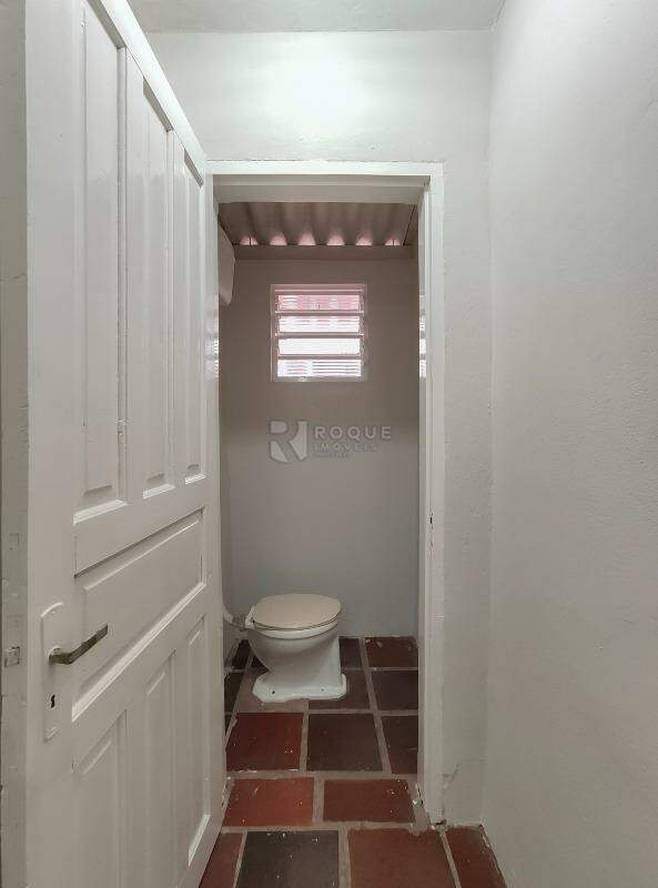 Casa Residencial para aluguel no bairro Vila Cristovam: WC salão 