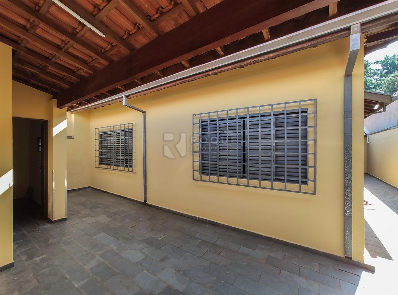 Casa Residencial para aluguel no bairro Parque Egisto Ragazzo: Fundo 