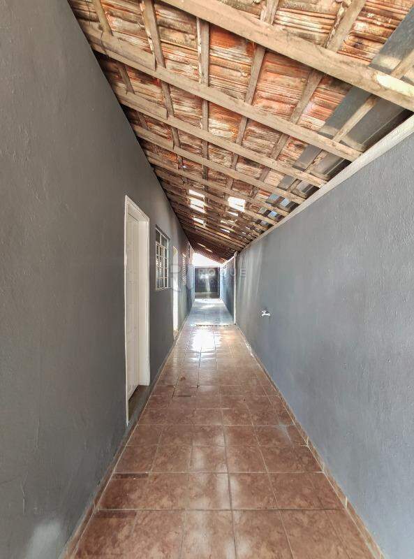Casa Residencial para aluguel no bairro Jardim Ouro Verde: Corredor 