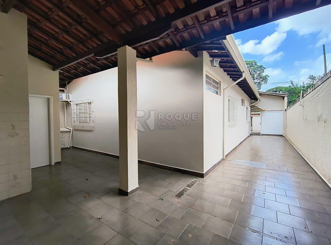 Casa Residencial para aluguel no bairro Vila Castelar: Fundos