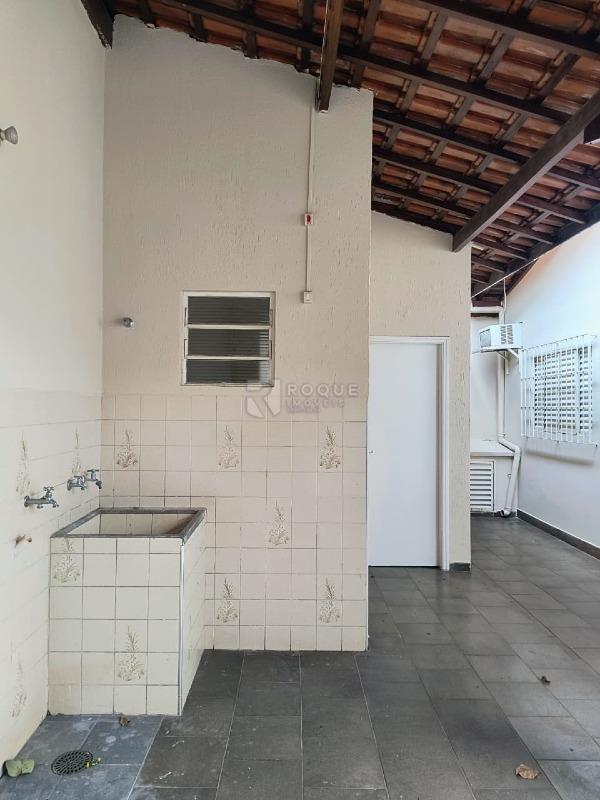 Casa Residencial para aluguel no bairro Vila Castelar: Lavanderia 